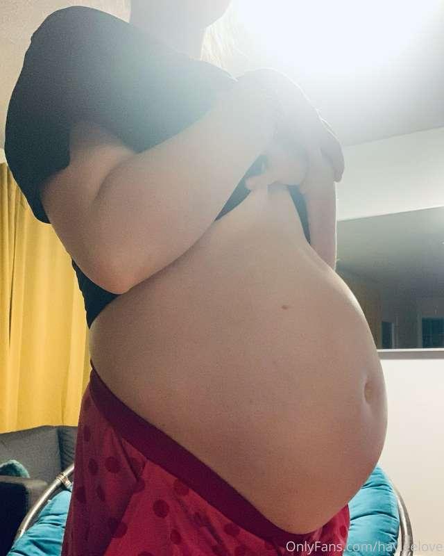 I’m getting so big! 😱 Into our 24th week now!