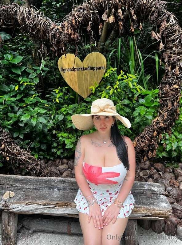 Too glam to give a damn in the jungle 😉