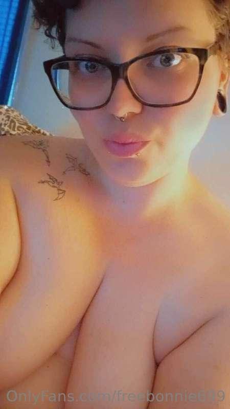 Just a beautiful girl looking to help you cum 💯😏  First 20 s..