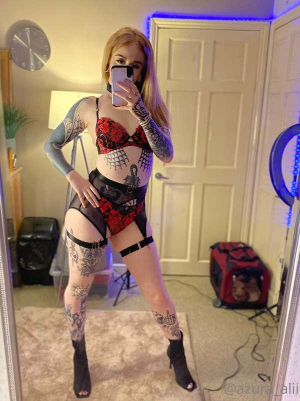 Who likes my outfit today?😈