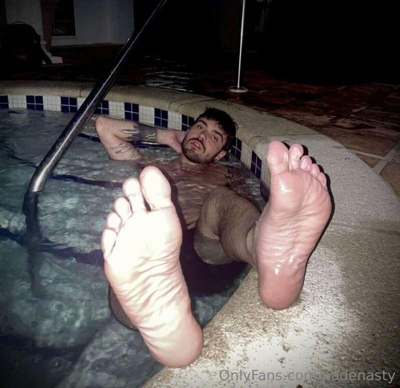 don't be shy... I know you like seeing these feet 😈