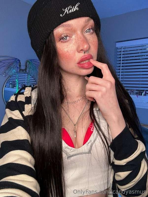 do you think I'm cute (˶ᵔ ᵕ ᵔ˶)