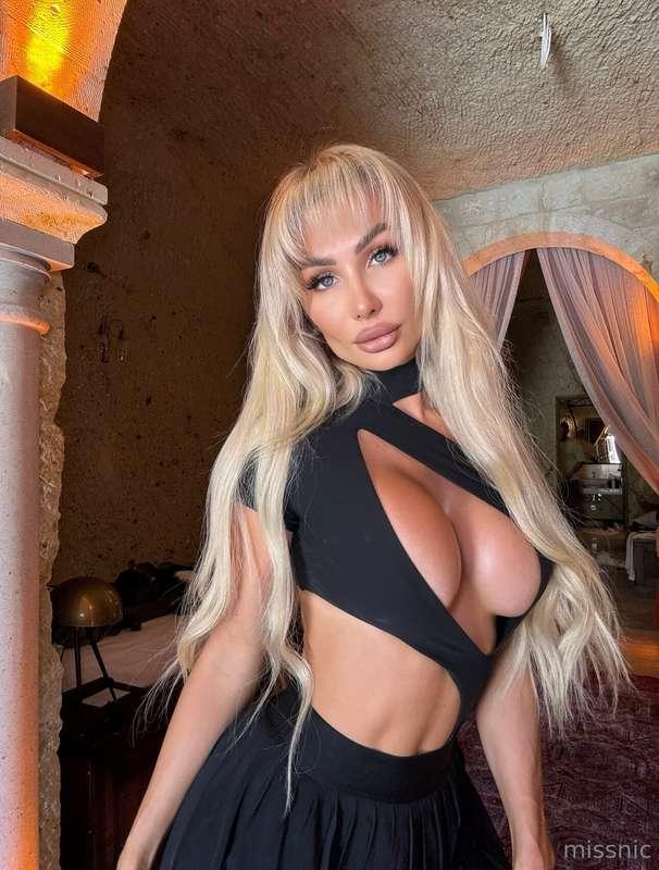 Things are getting spicy in your DM's❤️‍🔥 Don't miss out!💋