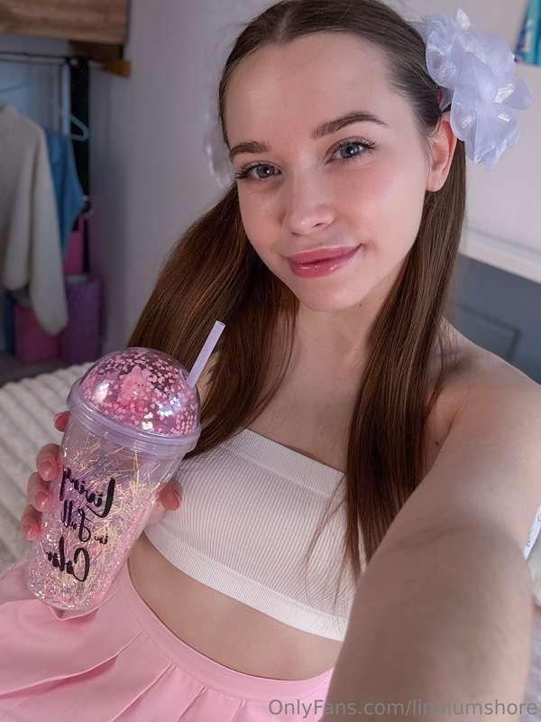 Hey, hey! 👀 How’s your Monday going? Spill the tea—I’m all e..