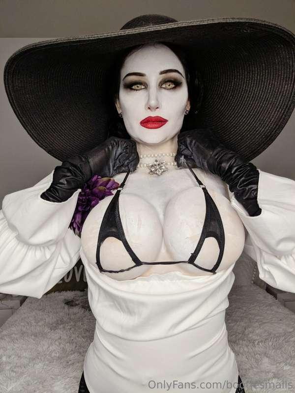 Lady double D's