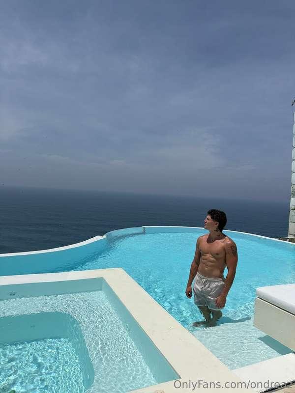 Skinny dip with me rn
