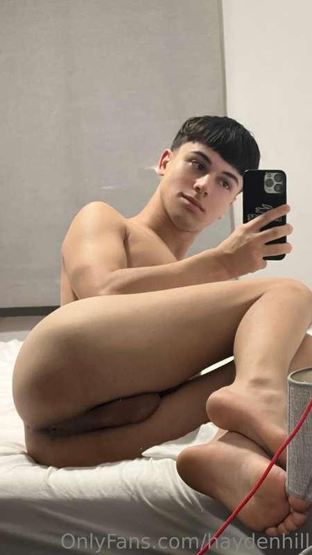 Do you want to come over and take hot pictures with me?📸😏