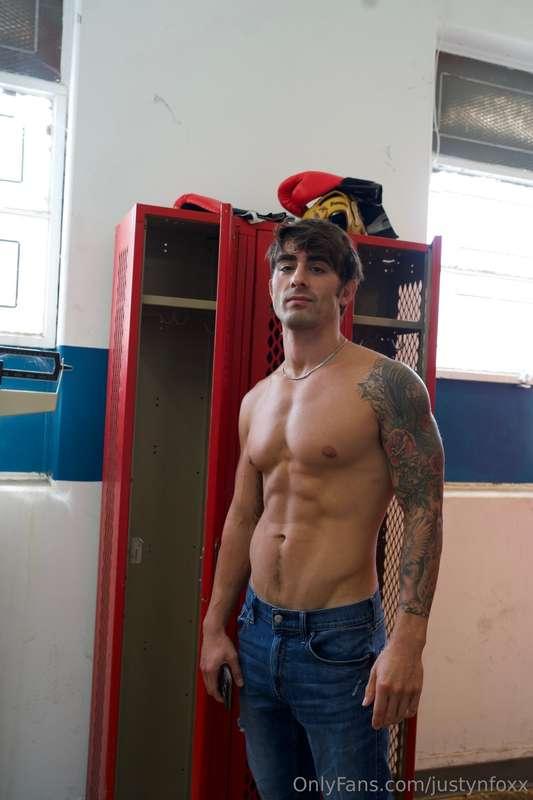 what’s everyone’s weekend plans? 🥂