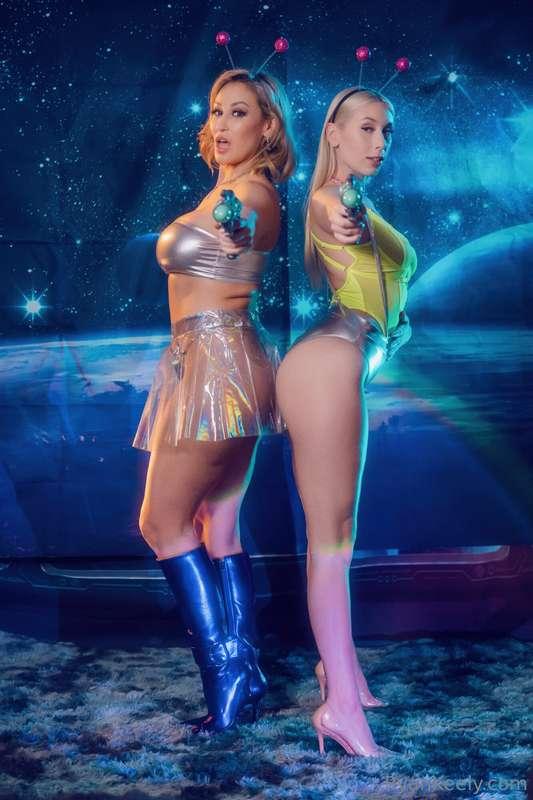 We're cumming for your SPUNK, earthling. 🪐
***New scene THIS..