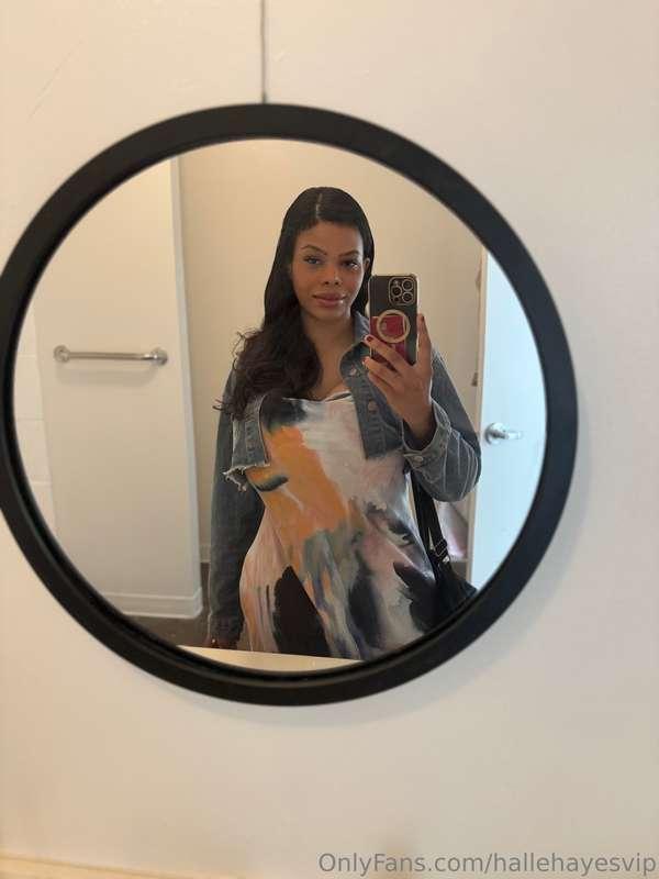 📸 Mirror selfie, but make it ~mysterious~Outfit check… or ma..