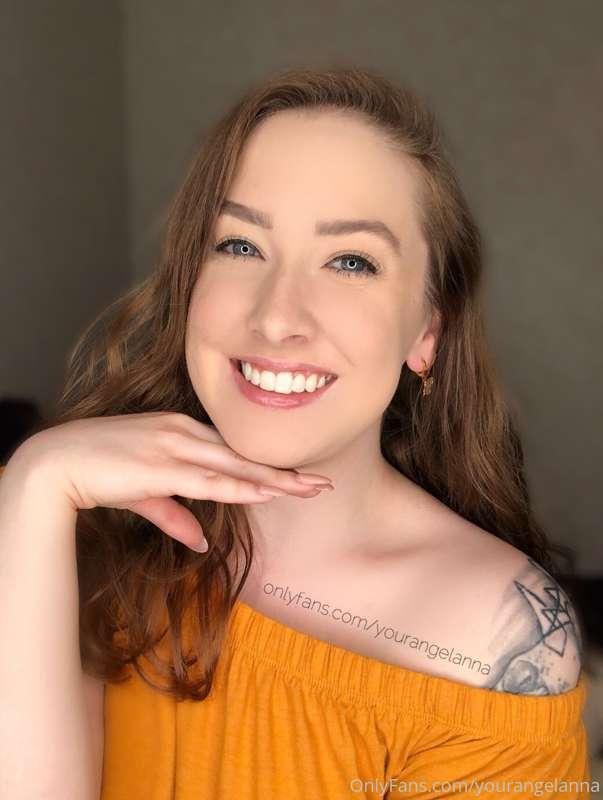 🌻🌞☀️ my eyes look so blue with this dress on!