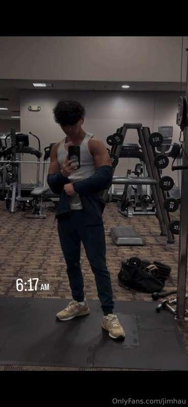 Anyone wanna help pay for my coffee about $10 here? ♥️😘