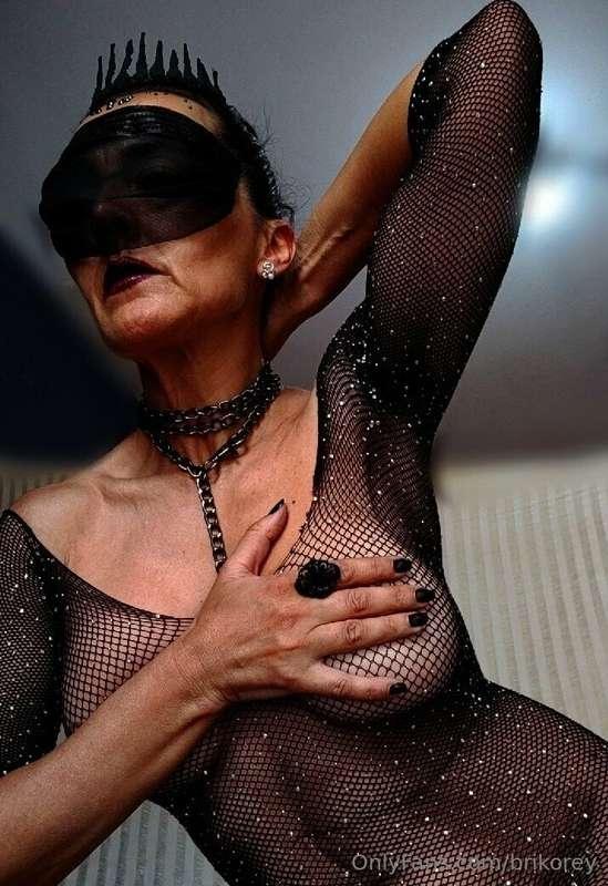 Come celebrate with me this halloween ... and let's cum toge..