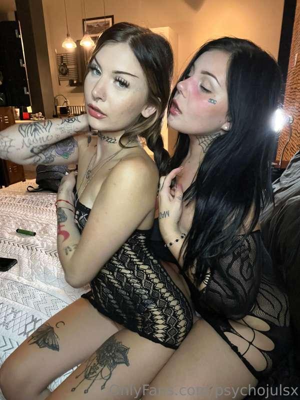 Hope you enjoy 2 girl action 😌 we sure do <3 
@misamisa999