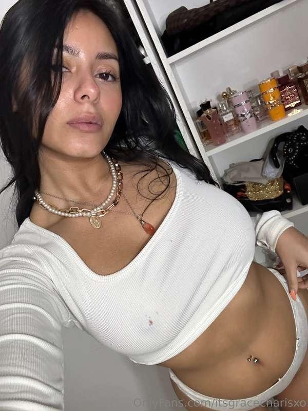 I feel so pure here 🙈 Why dont u stain this white top? 🥵