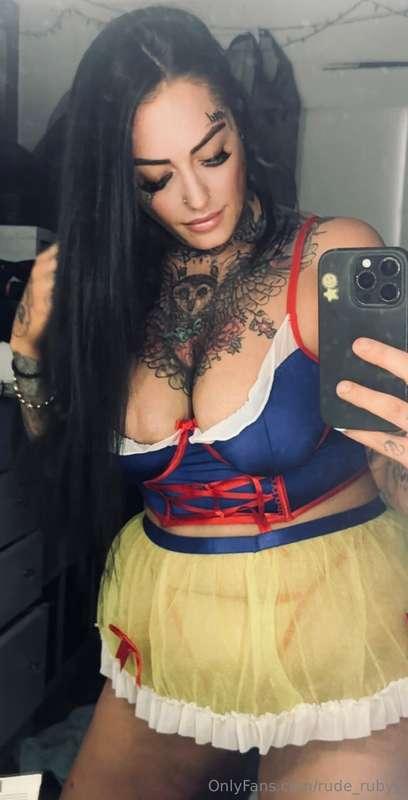 Who wants to see snow white get DPd