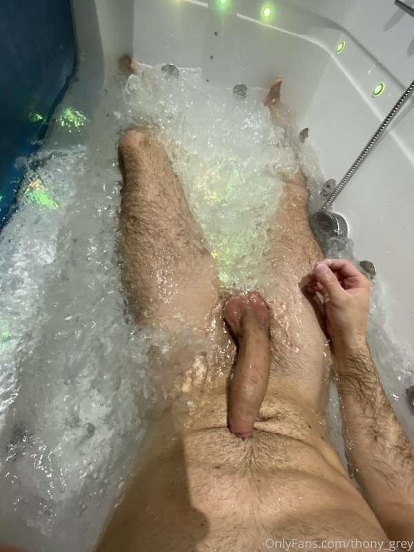 Who has a bigger dick here ? 🧐😏 Share it I want to see 😌💦