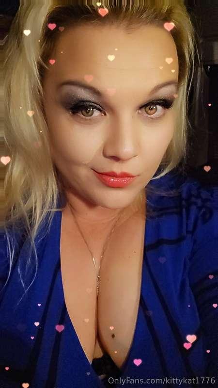 Happy new years eve 🖤 no date tonight so I guess no new year..