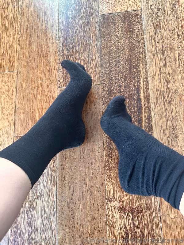 Sent some loser My dirty worn socks… do you want a pair too?..