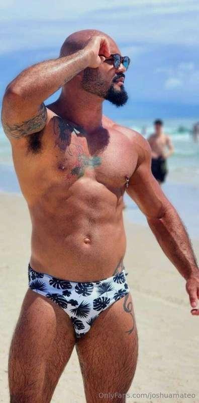 @jeffcarvalho 👈Hello everyone ✌️I'm a hairy, versatile and s..