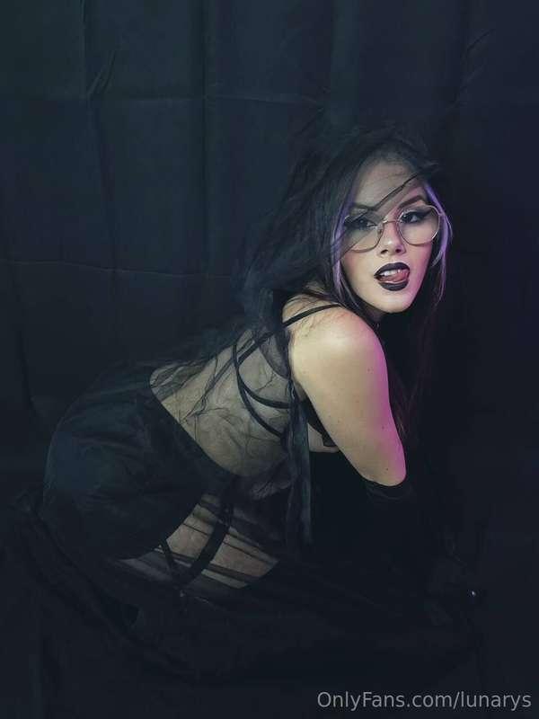 Heyy :) Chi ancora non ha visto questa Strega sexy?Chiedimi ..