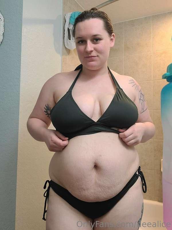 Took some post swim selfies for you! 😘👙 I haven't worn a bak..