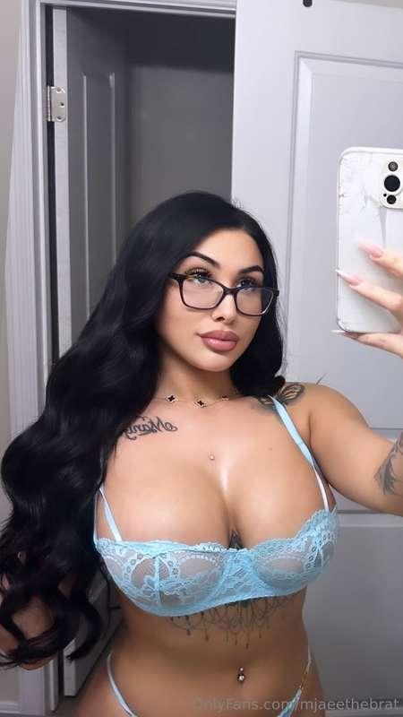 Soft smile, sweet look… and just a little peek 👀