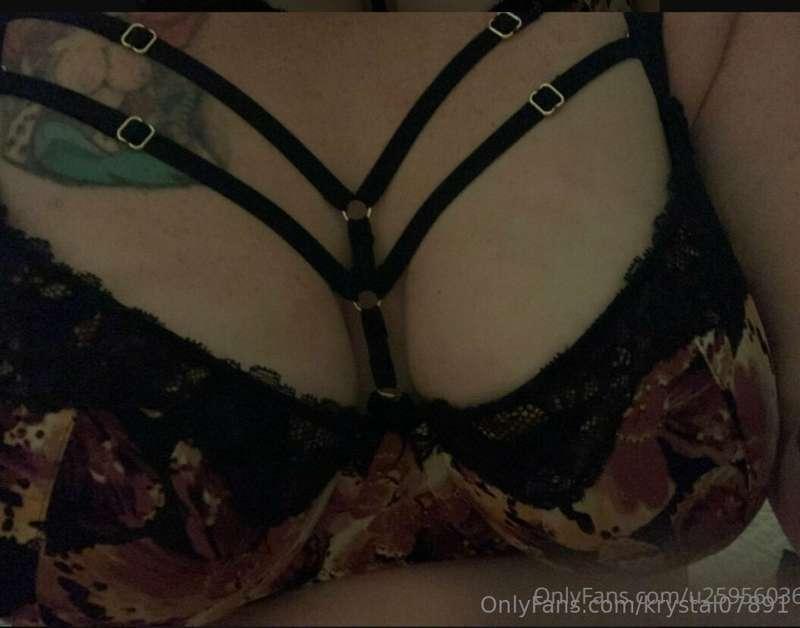 BBW Nice ass 🍑 Big tits Sends 😻 pics Couples content Any req..