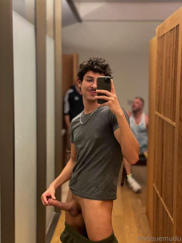 showing a bit of 🍆