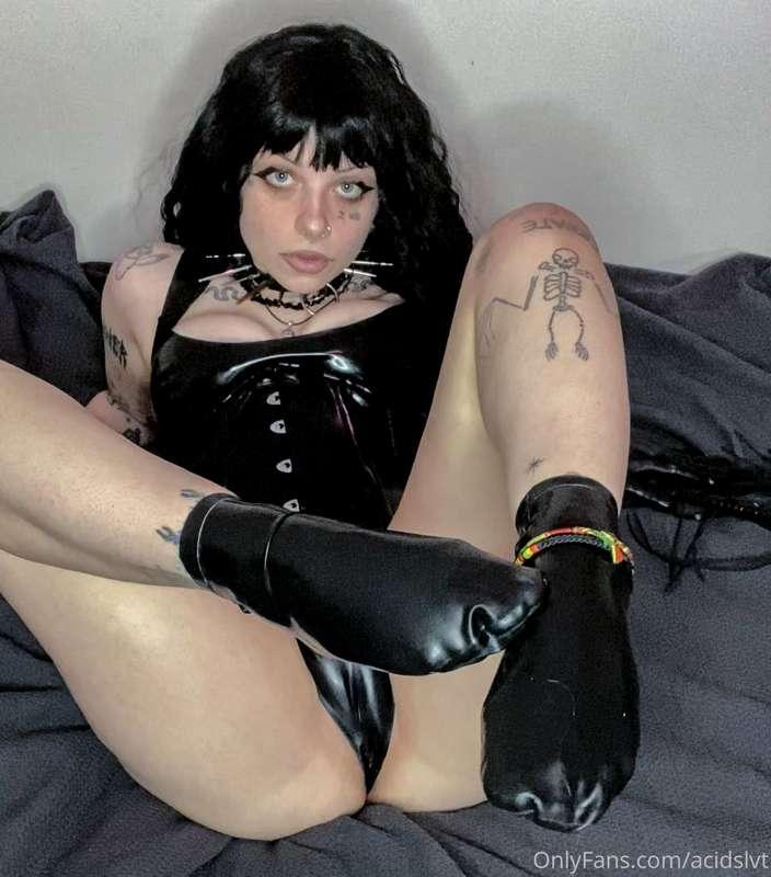 Gentle demon who will fuck u up if u misbehave