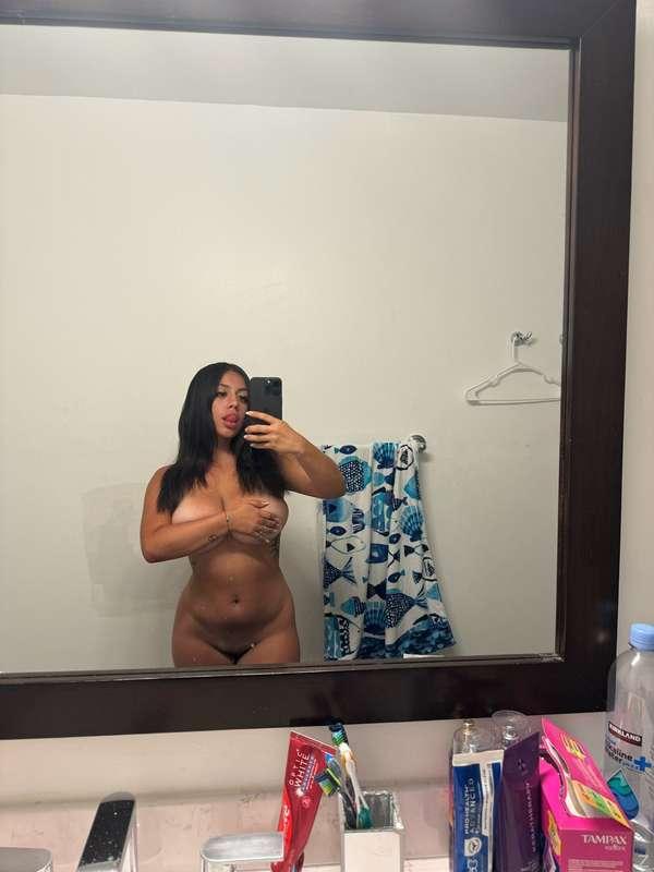 Dm me if you want me to drop my arm🙈