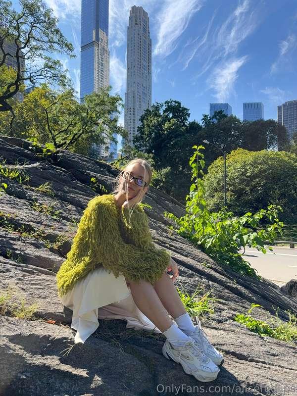 aliceredlips image #0