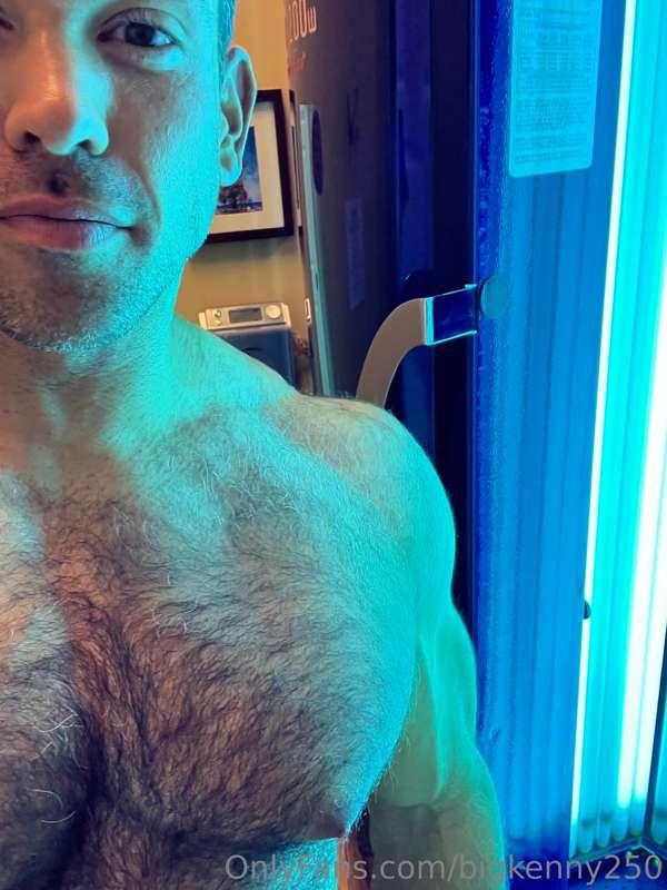 I don’t think the UV rays can get past my fur coat 😂 🦍
