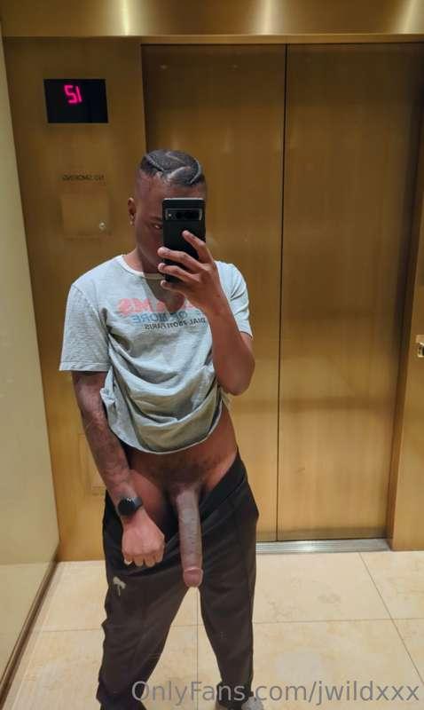 Headed to la to fuck my friendss (;