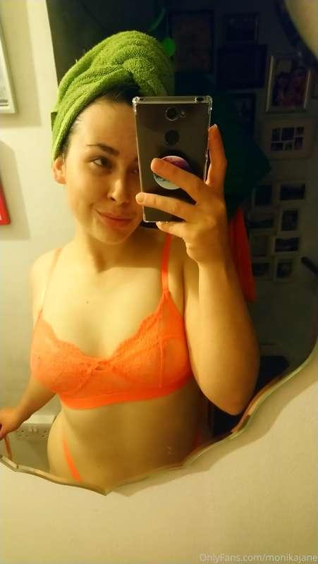 Fresh out of the shower and a new underwear set 😌💦🧡  So sorr..