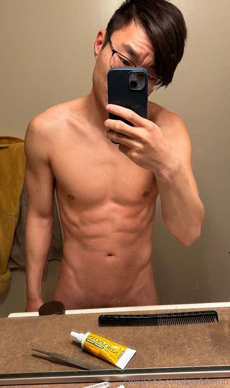 Snapping some pics in the bathroom 😘 What would you do if I ..