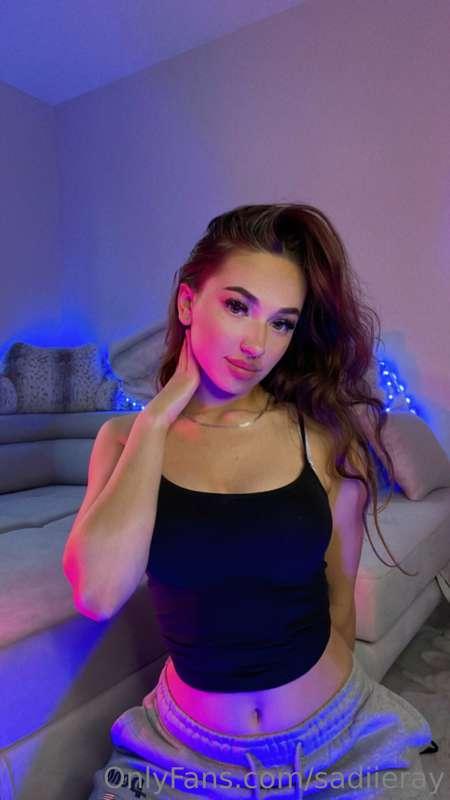 dm me, i'd love to make u cum rn🖤