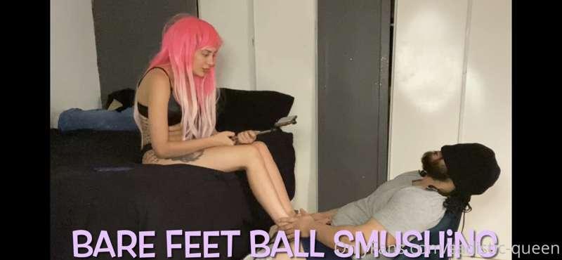 Bare feet Ball Smushing - {HD}

Watch me smush my slaves bal..