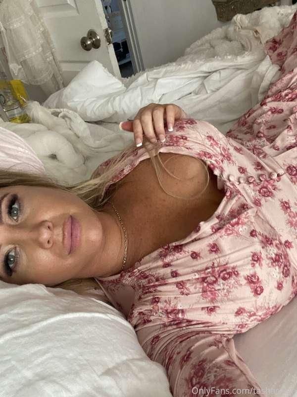 Cum lay next to me baby 💗💗😈