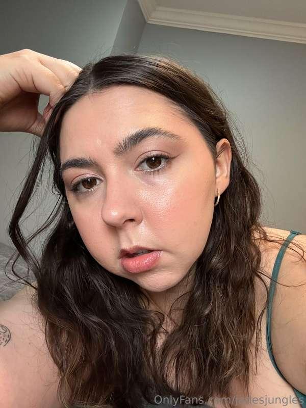 A goddess who loves to be worshipped  🥰