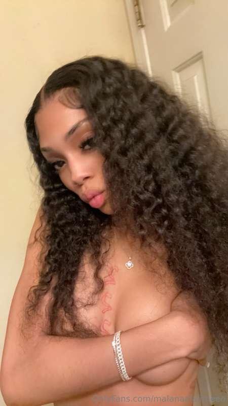 A little strip tease for you sexy😋😋, new content for you to ..
