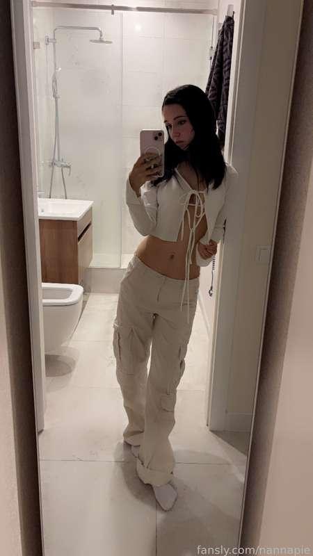 just laying here in bed, scrolling, and realizing how lucky i am to have you guys. felt like saying it :) oh, and 30% off my pics today only… just putting that out there 🛌  #amateur #cute #sexy #cosplay #fyp #squirt