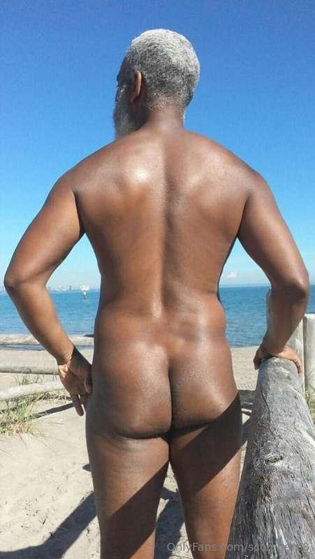 Happy Hump Day!#musculardaddy #gay #gaycruising #gaybeard #b..