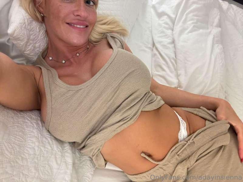 come to bed with me.... NOW 😈👀