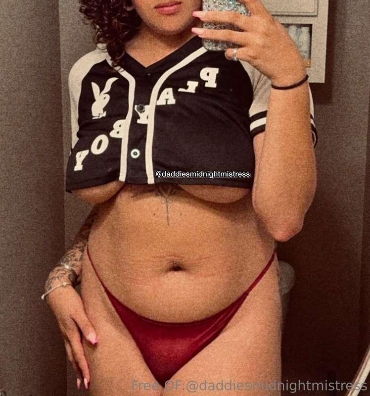 Barely contained… and begging to pop out. Wanna see? 😘