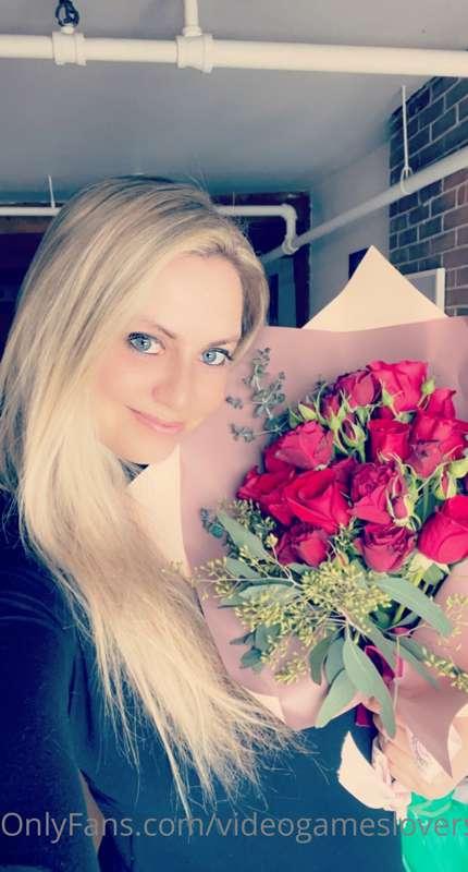 Happy Valentine’s Day! Spoil me with a tip so I can get myse..