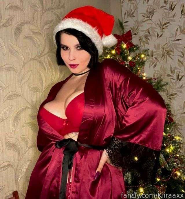 Want to role-play, your Mrs. Claus is ready to share some hot new stuff 🔥🔥🔥🔥 want to see how flexible her body is? Or better yet, how she moves without her panties? 🔞🔞
DM to see what miracles happen on New Year's Eve! 🔥🔥🔥