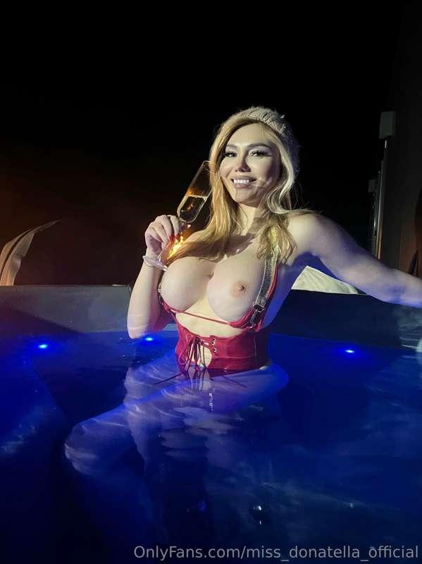 Happy New Year 🥳I spent New Year's Eve in a hot tub, I was v..