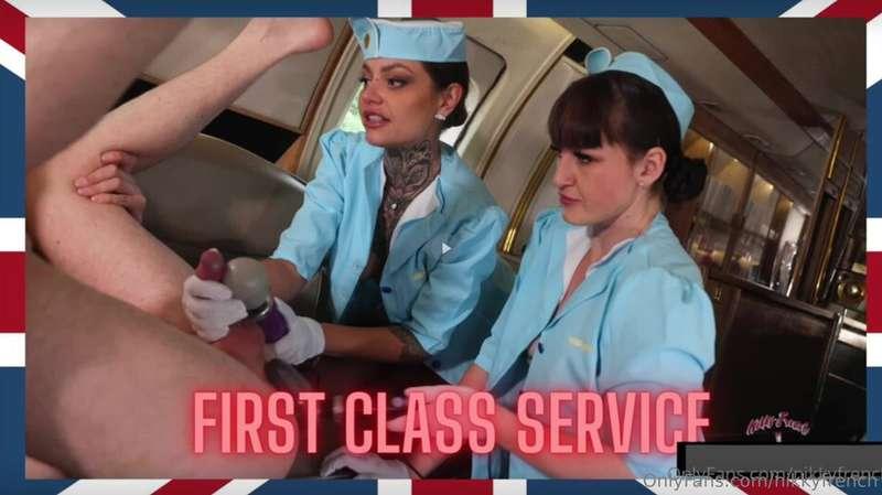 ✈️𝐅𝐢𝐫𝐬𝐭 𝐜𝐥𝐚𝐬𝐬 𝐬𝐞𝐫𝐯𝐢𝐜𝐞✈️On KinkyAirline, the passenger receiv..