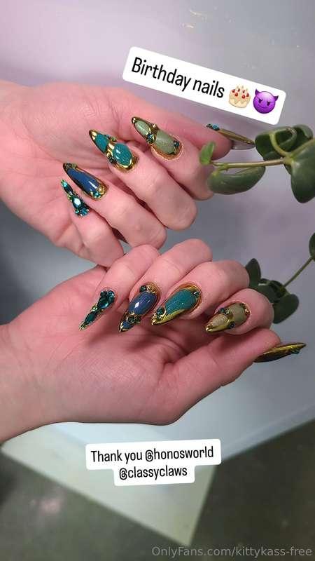 Birthday nails! 🎂 Head to my throne page to treat me to some..